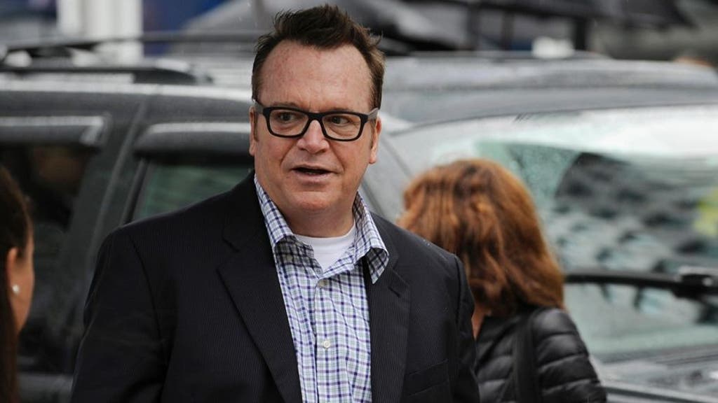Tom Arnold calls Trump a 'racist,' 'knucklehead' and slams his supporters