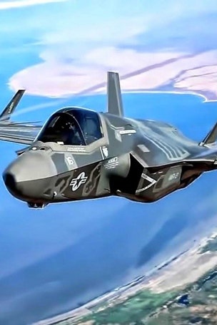 US F35s join forces with new British warship