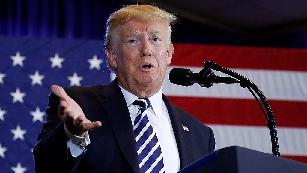 Trump issues 4-word reply to criticism at McCain, Franklin funerals