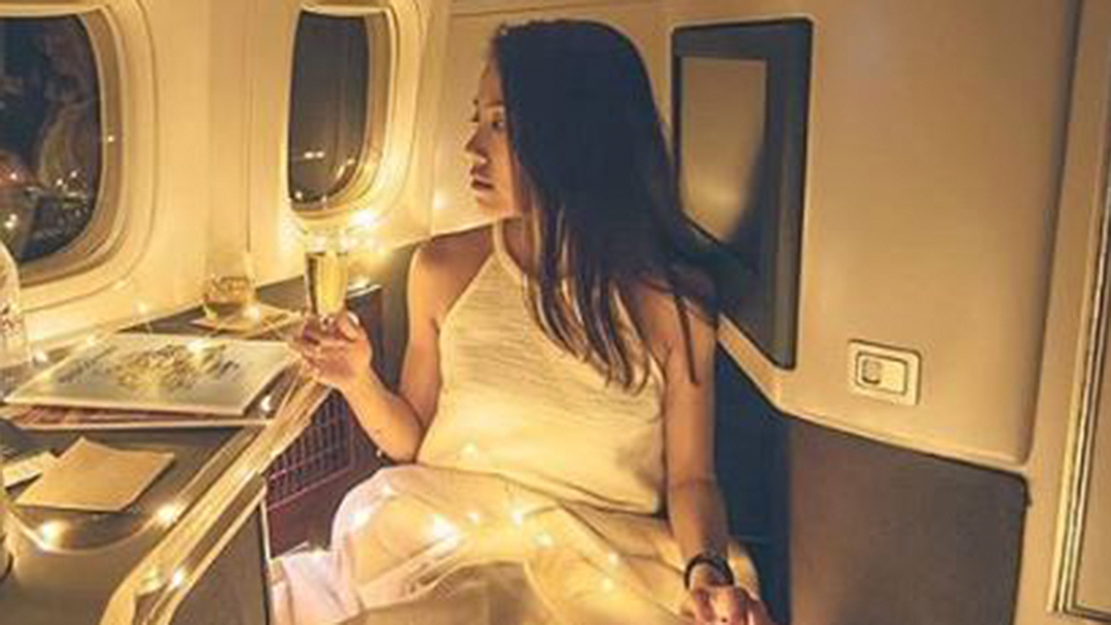 Instagram celebrity gets lit up over controversial in-flight photo