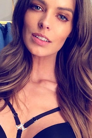 SI model shows sexy swimsuit