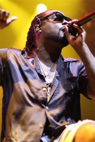 Rapper says American Airlines is 'racist'