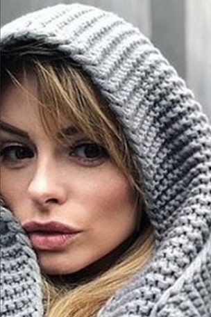 Model defends controversial selfie
