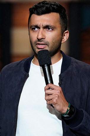 SNL writer kicked off stage for offensive jokes