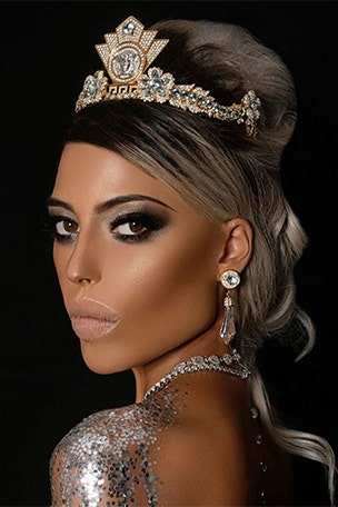 Socialite bares all in diamonds
