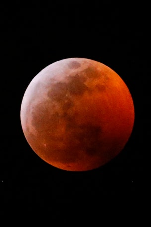 Super blood Moon in stunning pictures