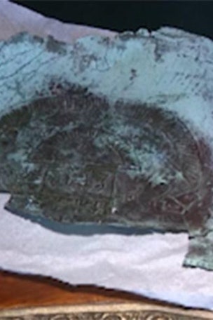 Amazing ancient funeral mask discovered