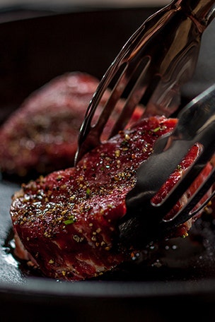 How to cook steak without a grill