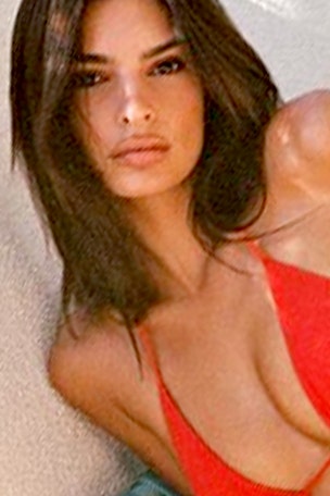 'Blurred Lines' girl gets VERY risque