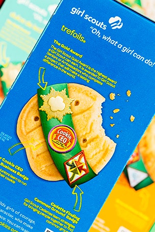 Customer SHOCKS Girl Scouts with sweet gesture