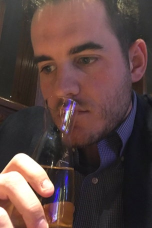 Man pulls off funny V-Day prank