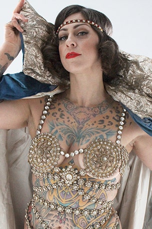 'American Pickers' star strips down