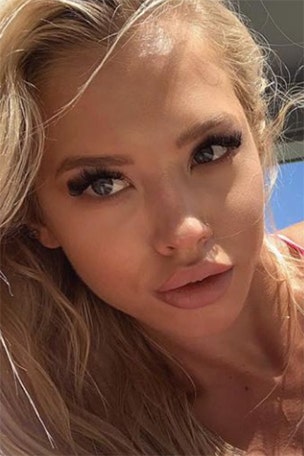 Fitness star shocks with shirtless pic