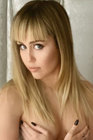 Miley 'having sex' in public