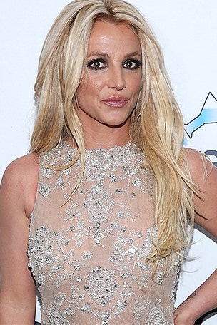Britney stuns in vacation bikinis