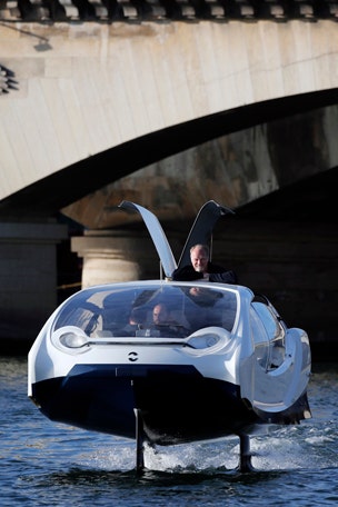 'Flying taxi' pulled over by cops