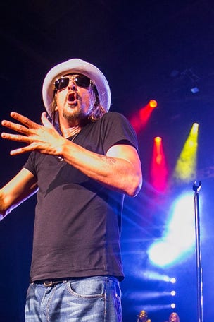 Rocker LOSES restaurant