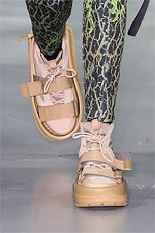 SEE IT: Woman's 'GENIUS' shoe-shopping hack
