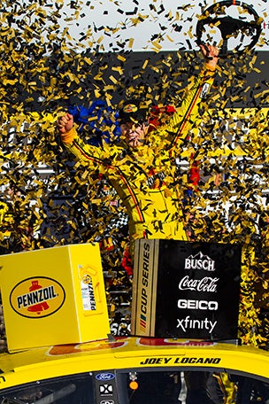 WHO won NASCAR Las Vegas race?