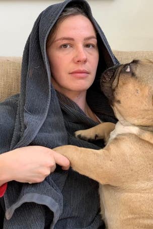 Woman recreates THIS painting using dog