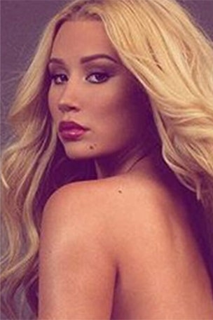 Rapper flaunts post-baby BODY