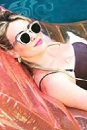 Actress shares RARE pic