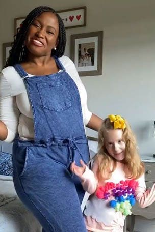 'ADORABLE' family goes viral
