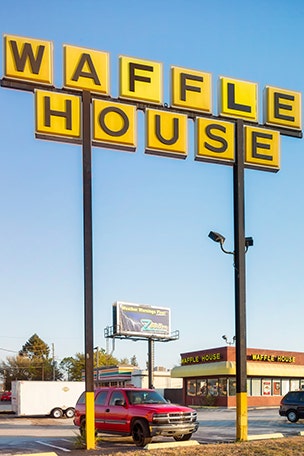 NSFW fight breaks out at Waffle House