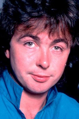 Singer dies at 62