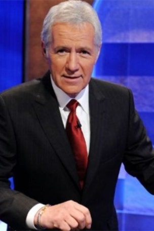 Fans want THIS star to replace Trebek