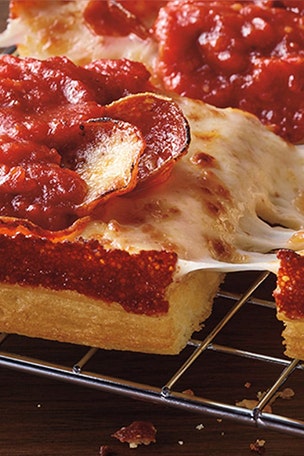 Chain bets BIG on new pizza