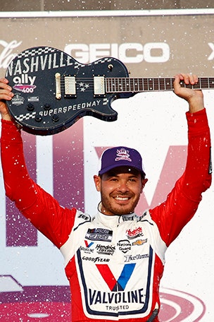 Larson DOMINATES NASCAR in Nashville