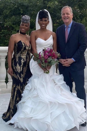Flight attendant invites CEO to WEDDING