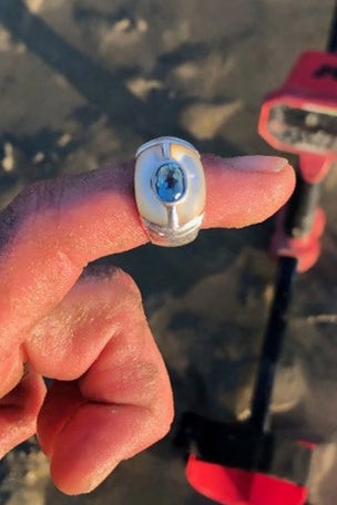 Man finds lost rings in MINUTES