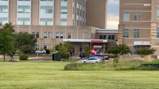 Texas deputy shot while serving warrant, prompts standoff: report