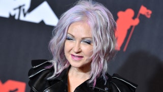 Famed singer uses VMAs as 'woke' platform to take aim at conservatives