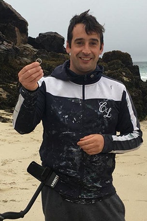 Man finds stranger's LOST wedding ring