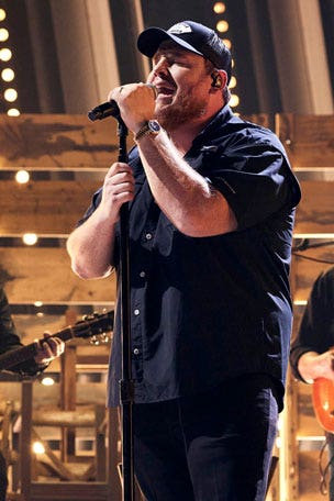 Luke Combs brings home BIG award