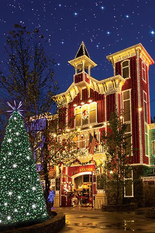 Best CHRISTMAS towns in the US