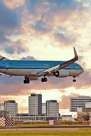 Man flies in plane's LANDING GEAR