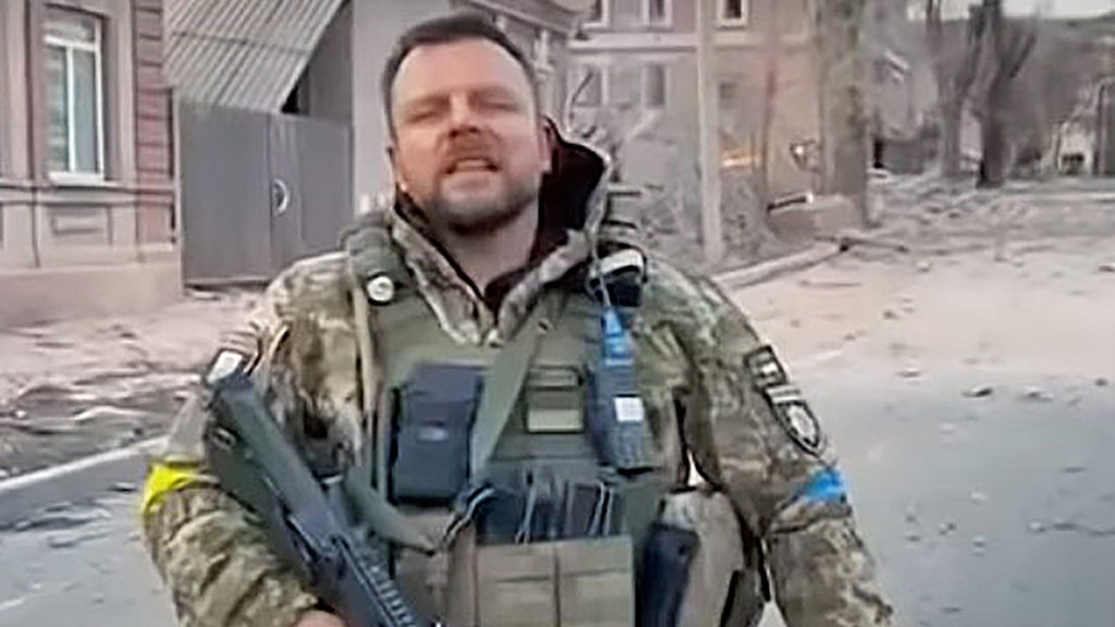 Ukrainian police officer delivers blunt message to Biden after city is destroyed