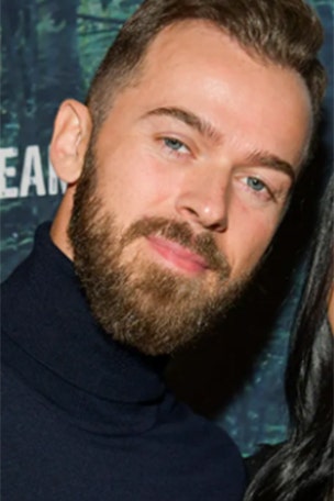 'DWTS' pro calls for war to end