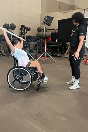 Paralyzed teen takes LIFTING classes