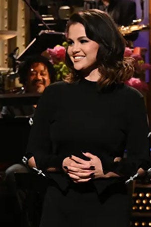 Selena Gomez seeks LOVE on 'SNL'