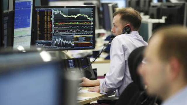 European shares mixed, Euro remains low