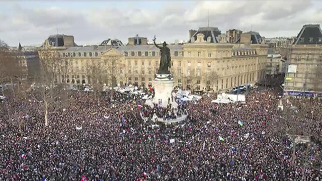 White House admits to mistake on Paris rally