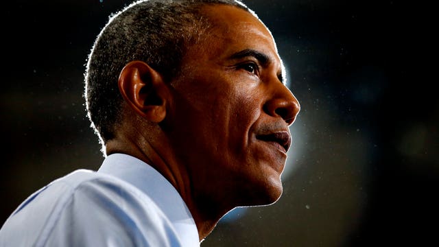 Obama faces questions from three YouTube stars 