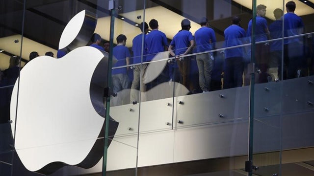 Apple 1Q earnings top estimates