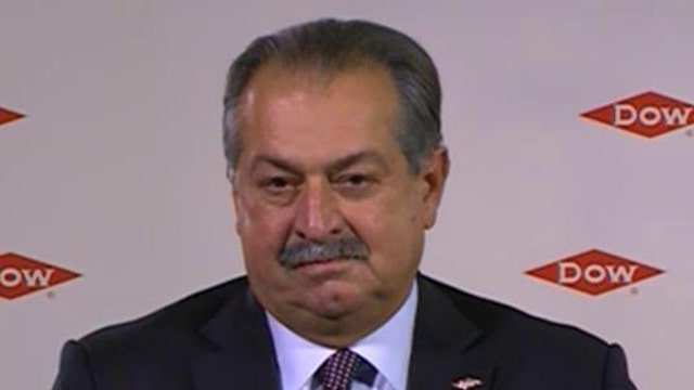 Dow Chemical CEO: Low oil prices good for economy 