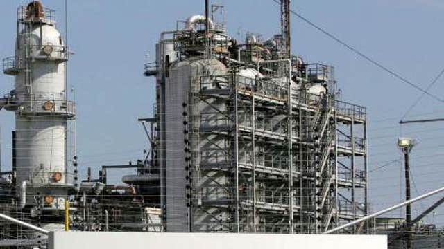 ExxonMobil posts mixed 4Q earnings